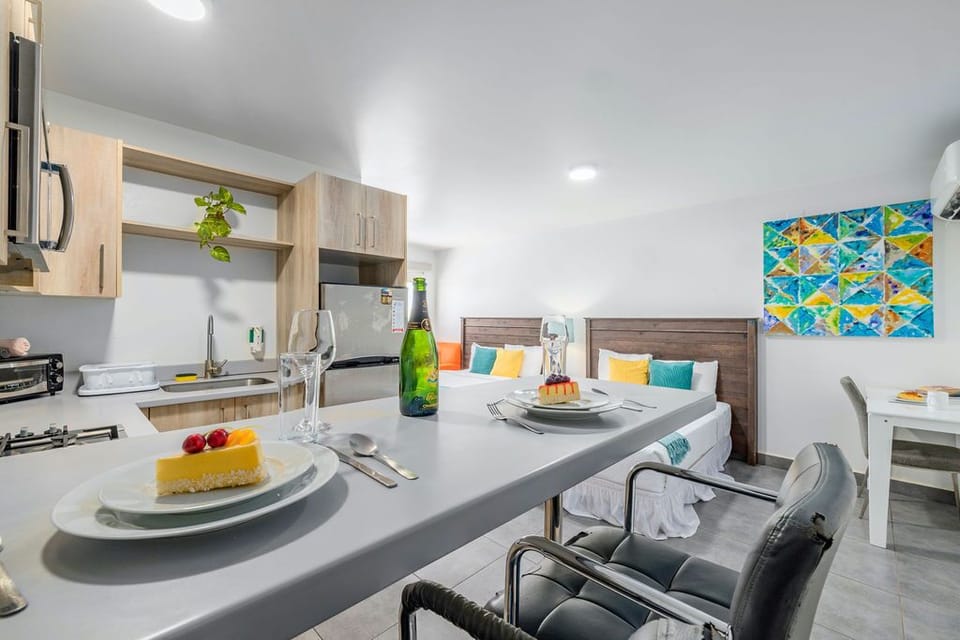 Fully Equipped Kitchen/Kitchen Bar