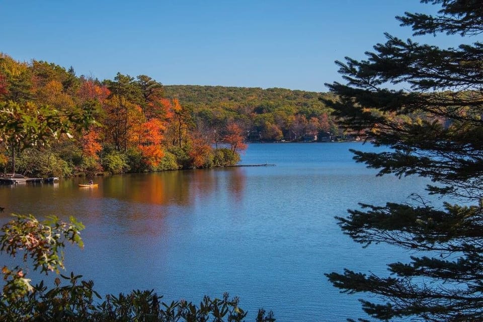 Spectacular Lake Harmony allows motorboats, jet skis, & plenty of fishing!