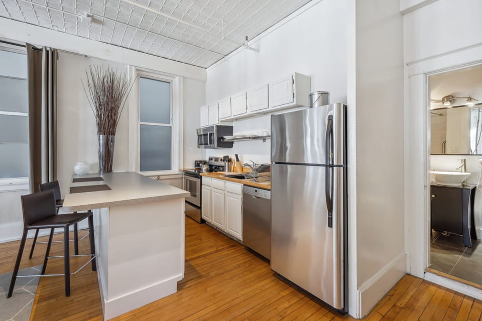 Suite 01-Kitchen