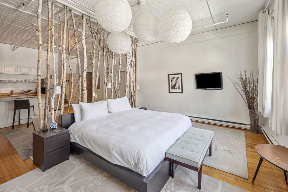 Suite 01-Bedroom