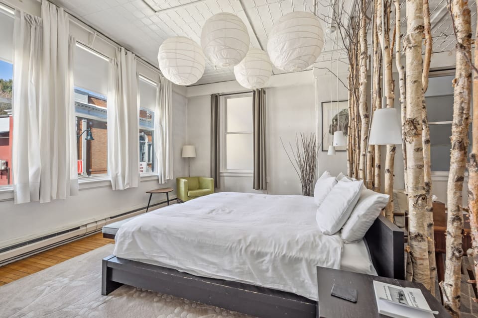 Suite 01-Bedroom
