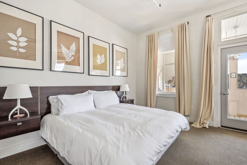 Suite 04-Bedroom