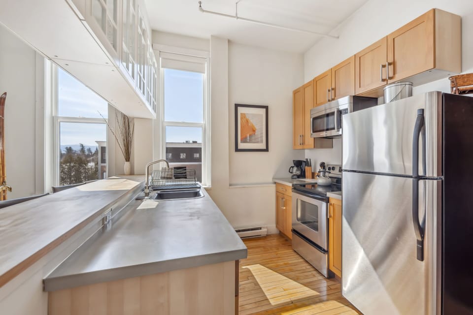 Suite 04-Kitchen