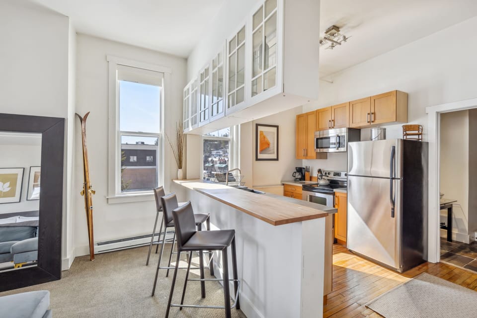 Suite 04-Kitchen