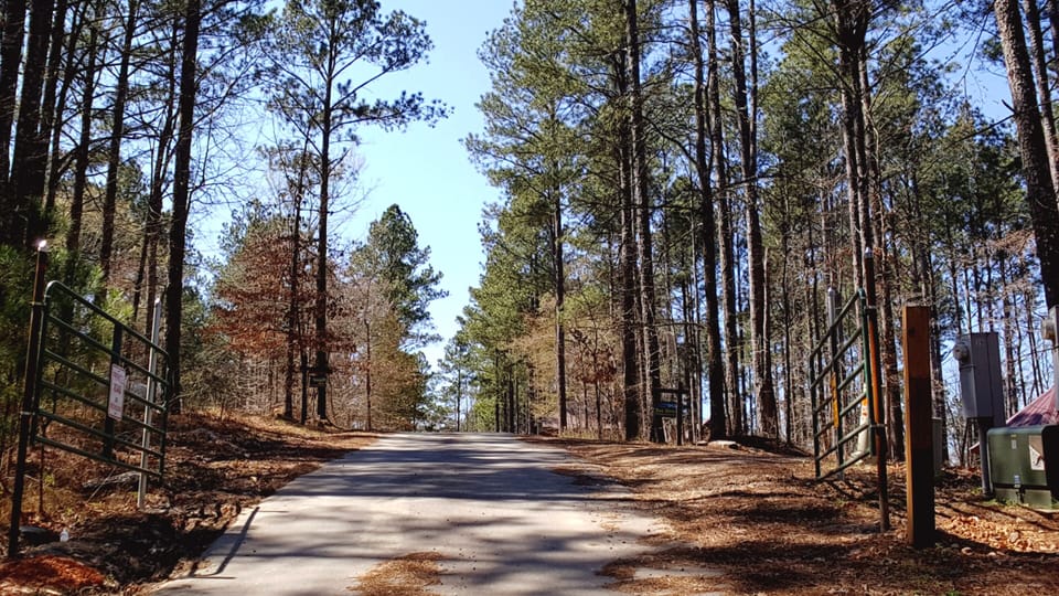 Entry to Private Hill - Common