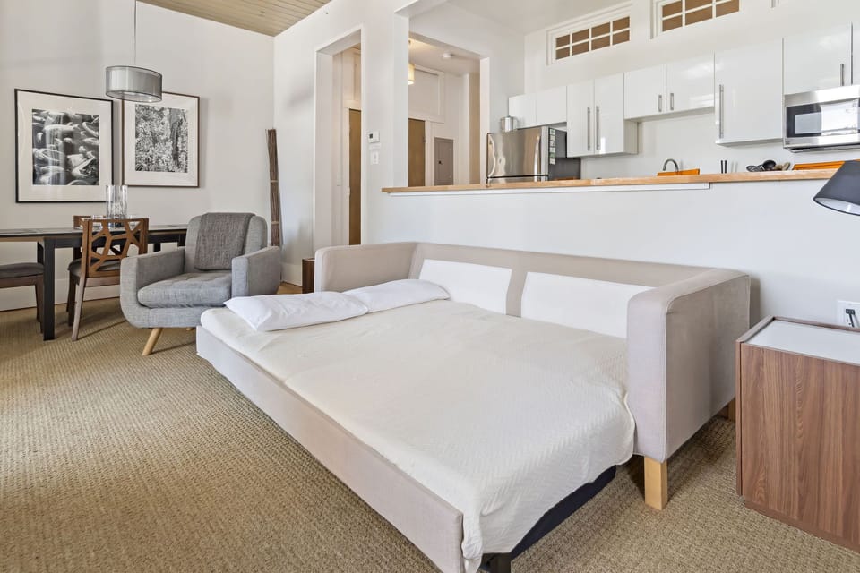 Suite 03-Living Room