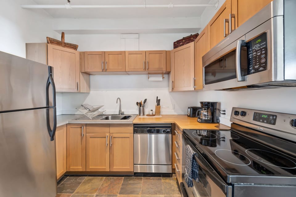 Suite 05-Kitchen