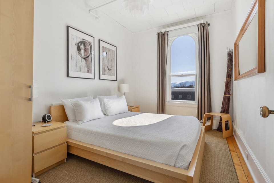 Suite 06-Bedroom