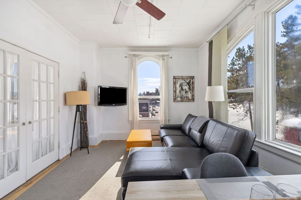 Suite 06-Living Room