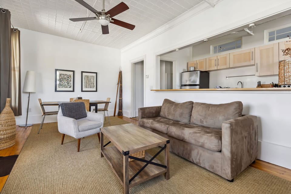 Suite 07-Living Room