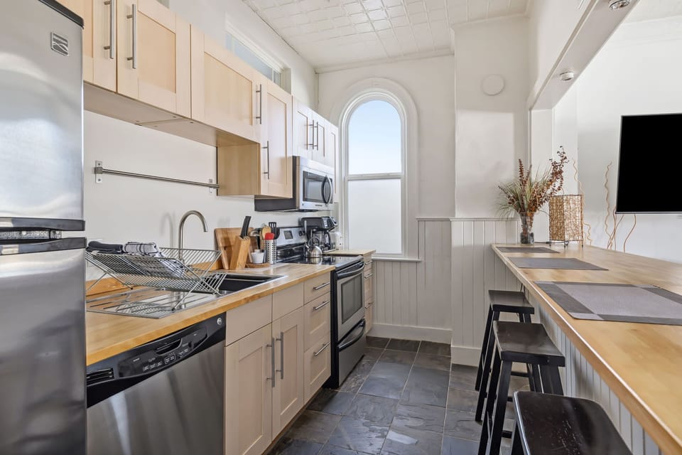 Suite 07-Kitchen