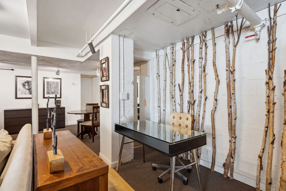 Suite 09-Living Room