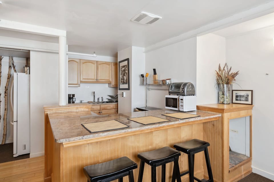 Suite 09-Kitchen