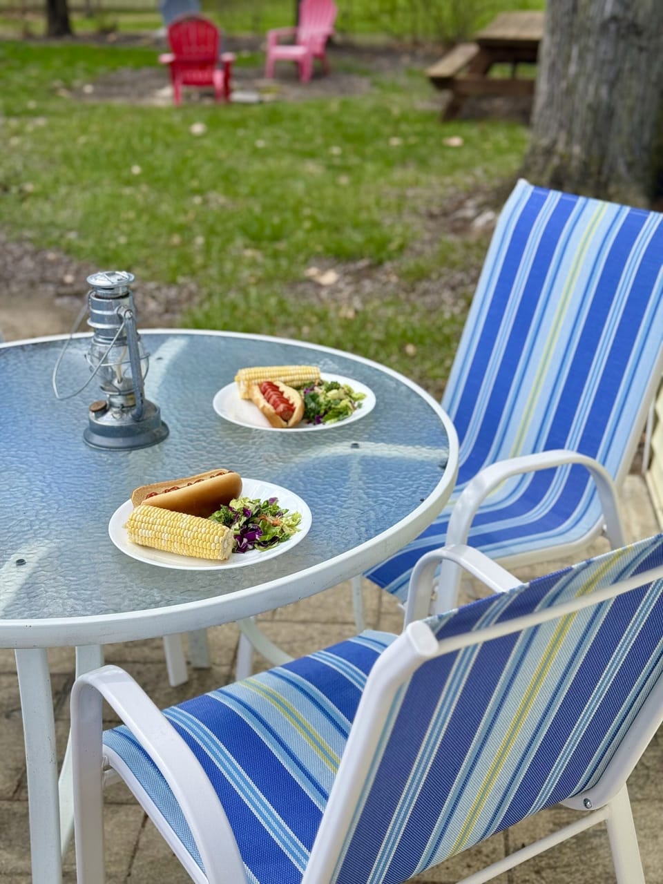 Outdoor dining on the patio