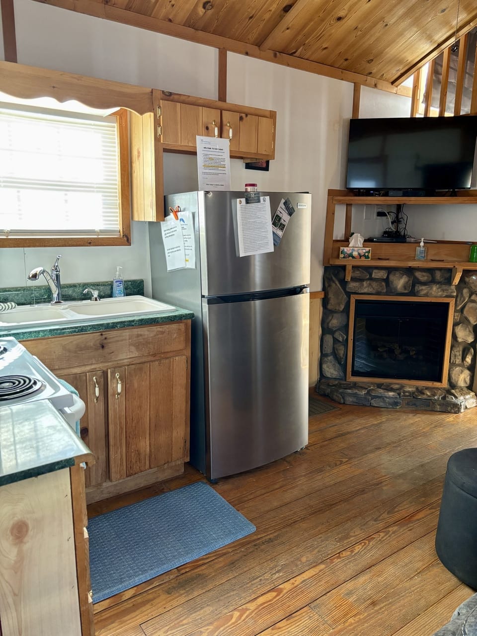 Full Kitchen w/ Fireplace