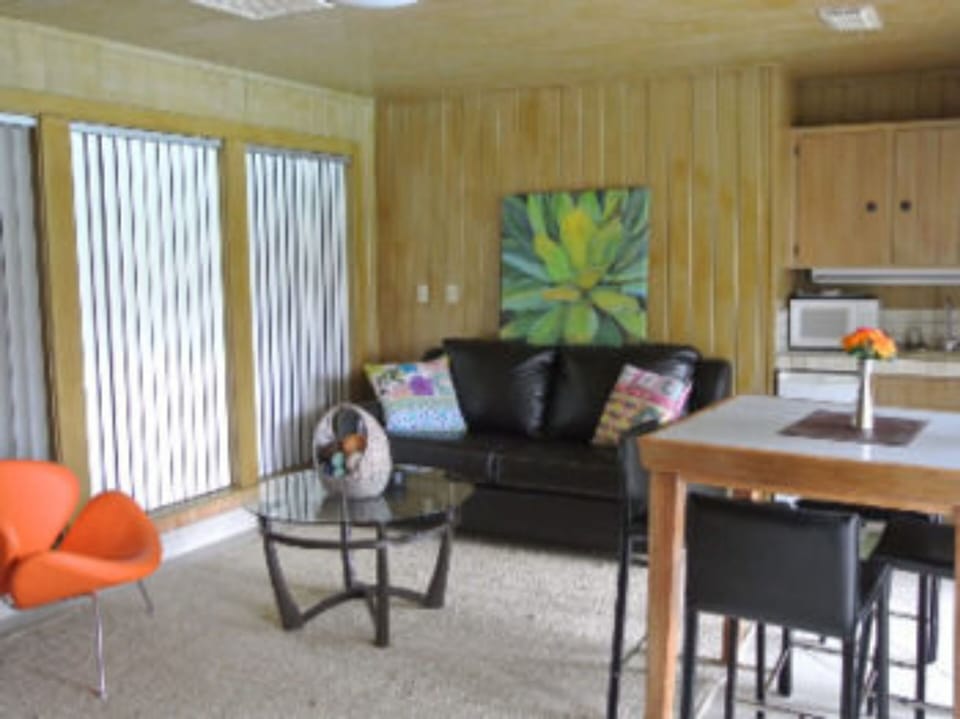 The Poolside Cottage Living Dining Area