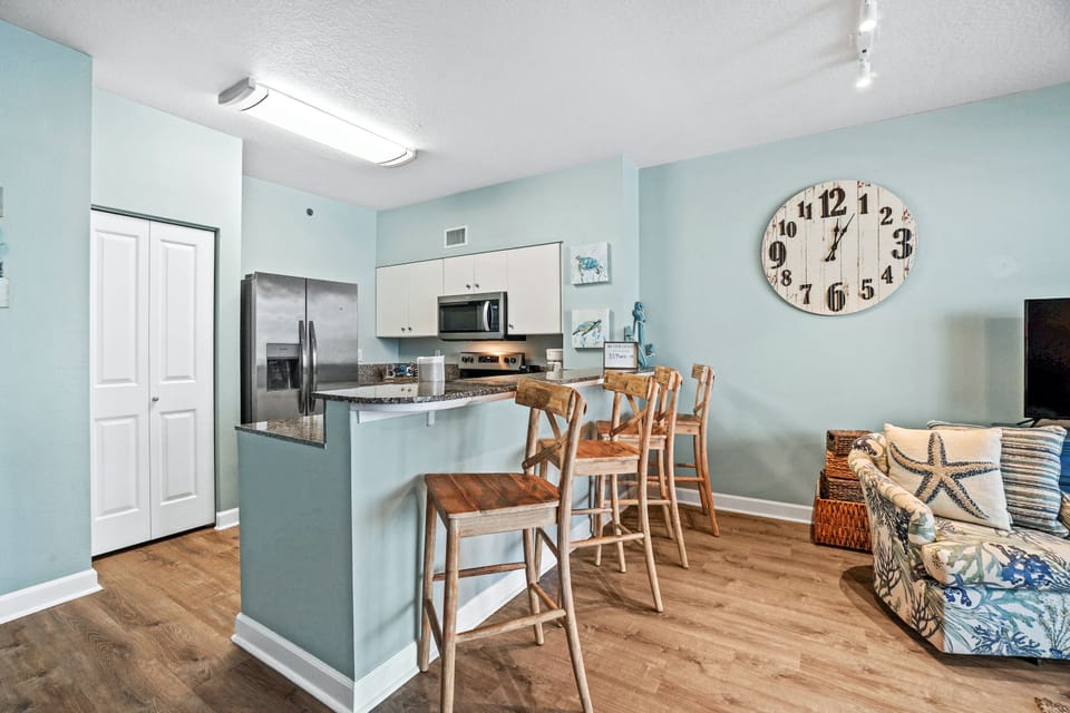 Kitchen with Breakfast Bar