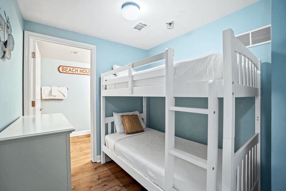Bunk Alcove