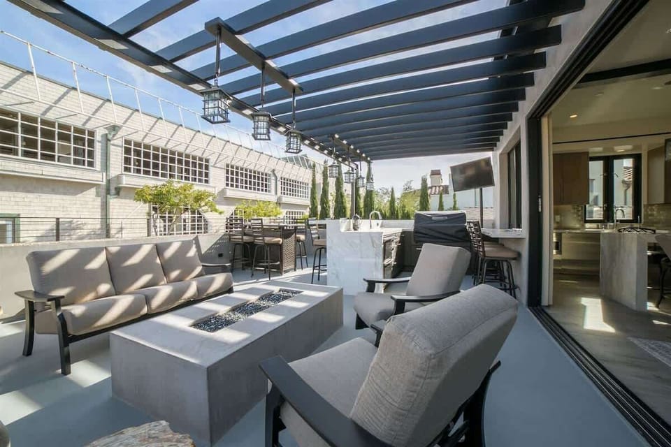 Deck patio & Bar