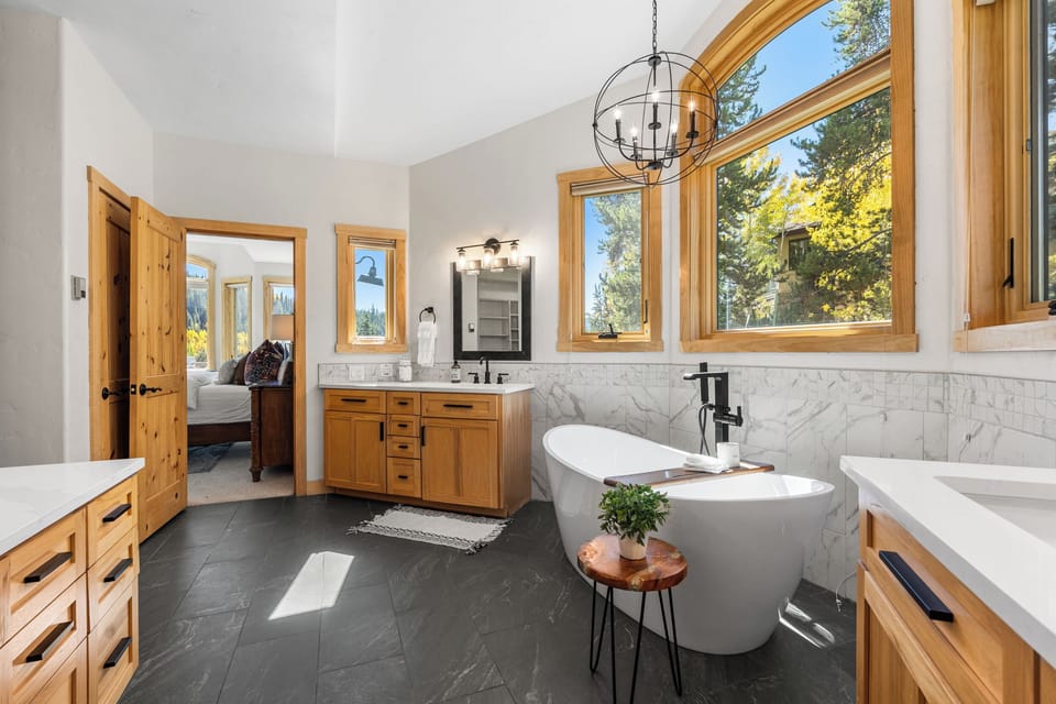 En suite bathroom with huge closet 