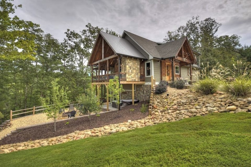 The gorgeous Stay Awhile Cabin!