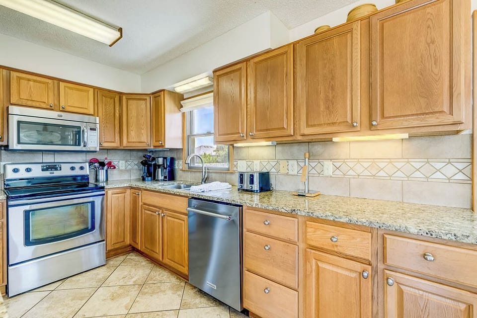 Top-Level Kitchen with Bar (seats 2)