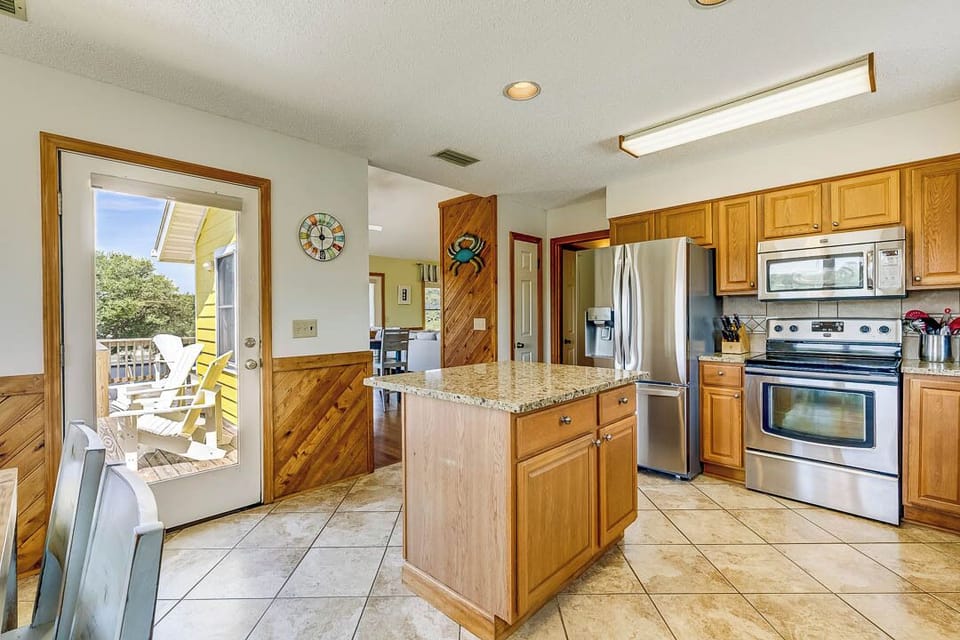 Top-Level Kitchen with Bar (seats 2)