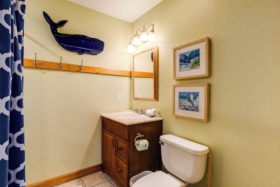 Mid-Level King Master Bathroom