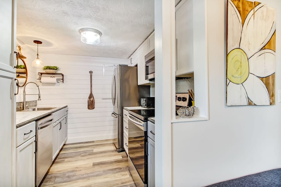 Fully Equipped Kitchen with Natural Stone Countertops and Stainless Steel Appliances