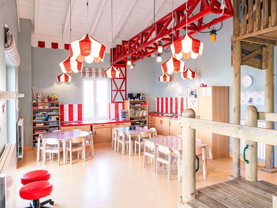 Table, Wood, Interior Design, Architecture, Red, Ceiling, Chair, Flooring, Shelving, Hardwood