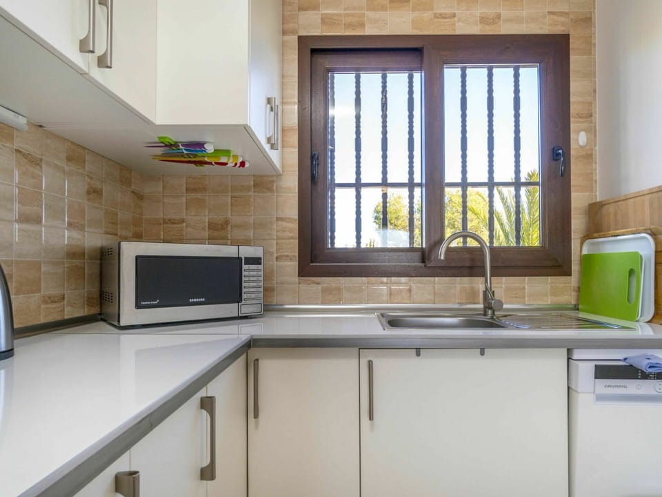 Room, Property, Countertop, Kitchen, Furniture, Cabinetry, Building, Interior Design, House, Floor