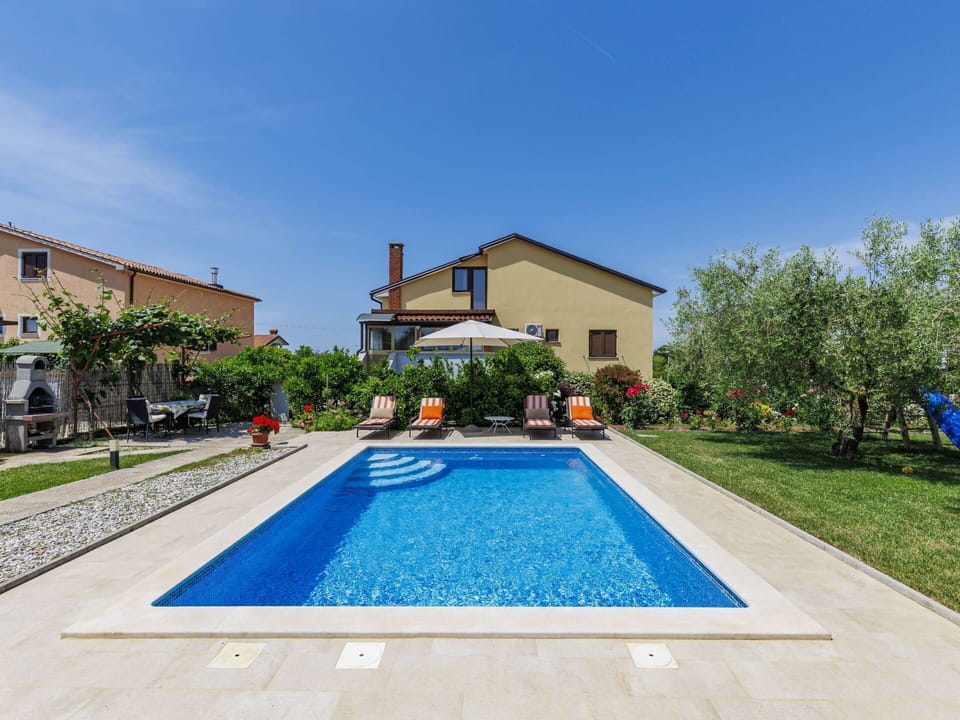 Swimming Pool, Resort, Residential Area, Estate, Leisure, Eco Hotel, Outdoor Furniture, Umbrella, Flagstone, Thermae