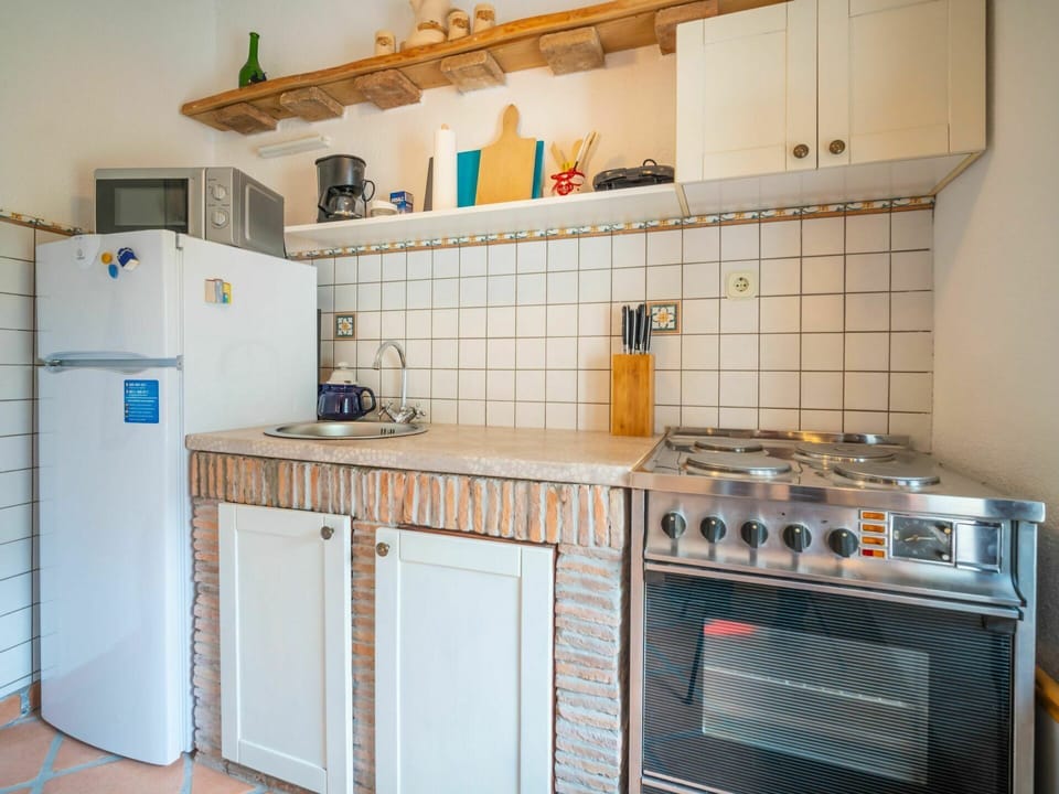 Kitchen, Room, Property, Major Appliance, Kitchen Stove, Furniture, Gas Stove, Cabinetry, Countertop, Stove