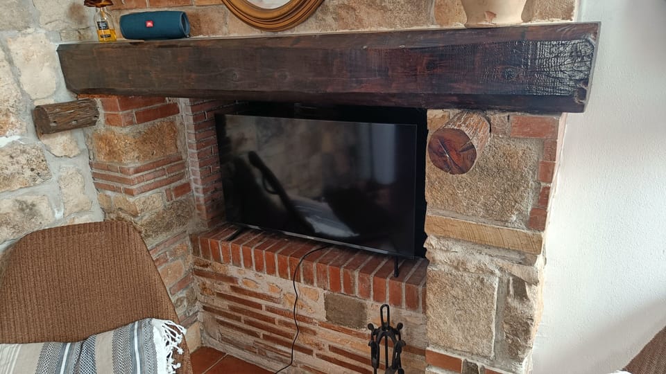 full size color tv with netflix etcetera