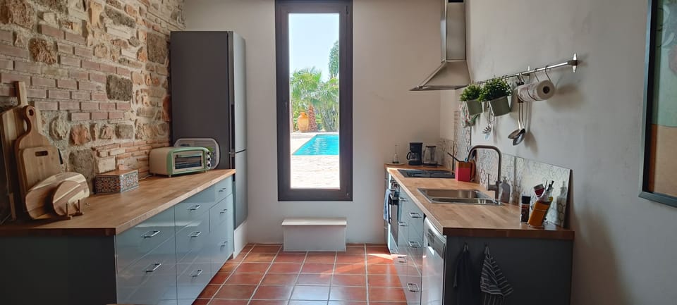 Direct access to the pool area from kitchen