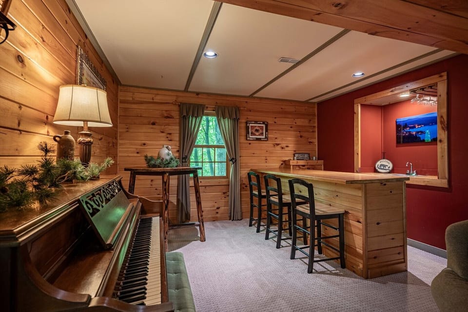 Entertainment/Bar Room