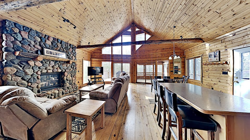Whether you are visiting the Northwoods for swimming, waterskiing, or looking to land some muskies, Bayshore Retreat has you covered
