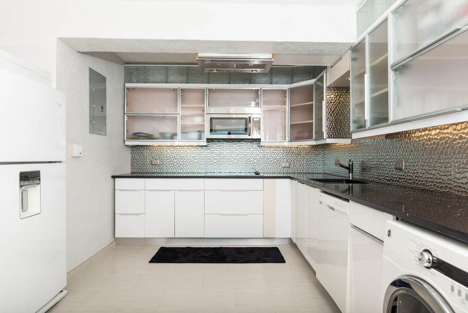 Fully equipped kitchen.
