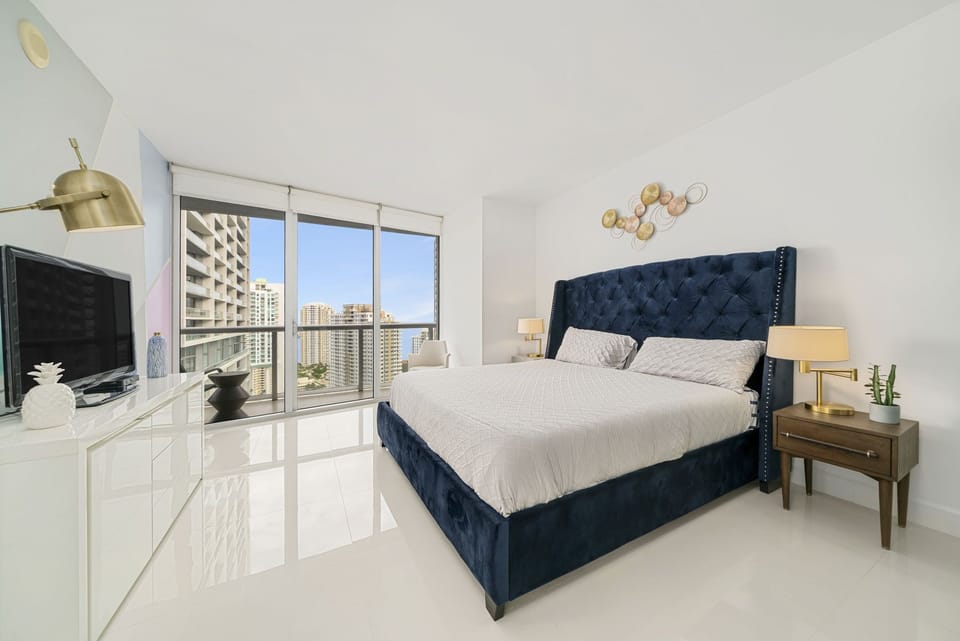 King-size bed and high screen TV in both rooms! Enjoy the comfort! 