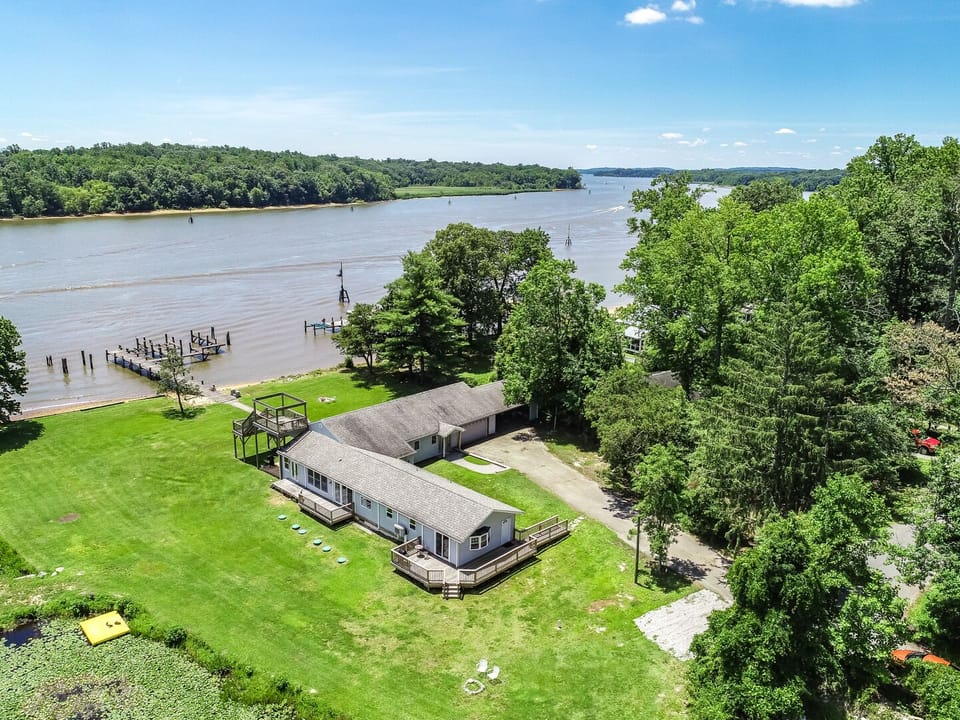 Short Term Water Oriented Furnished Apartment House in Maryland
