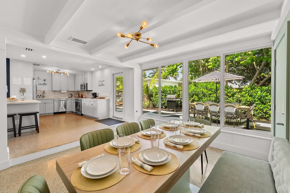 🌿 Indoor dining vibes with a backyard view — the best of both worlds.