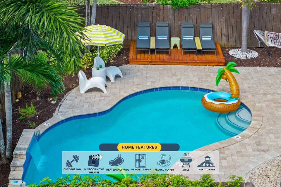 Spend relaxing days in the heated saltwater pool under the Florida sun! ☀️🏊