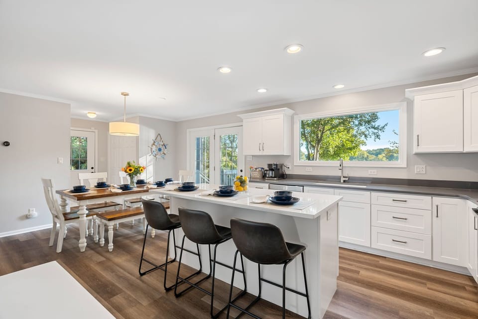 Fully stocked kitchen and island seating for 3.