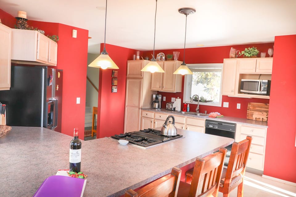 Full Kitchen.