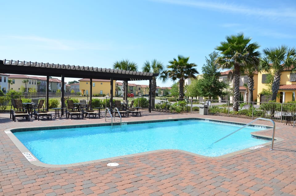 Villa Lago Pool