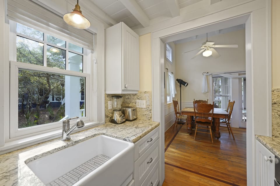 KITCHEN ALTERNATE VIEW FACING DINING AREA