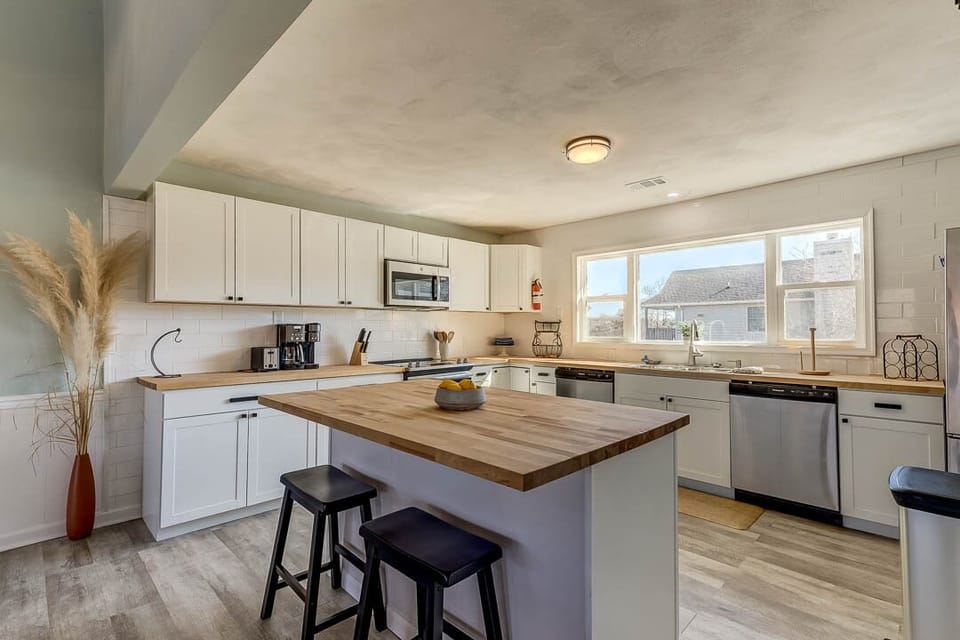 Top-Level Kitchen with Island (seats 2)
