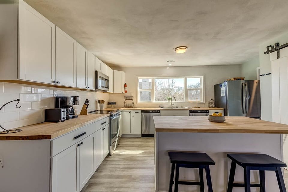 Top-Level Kitchen with Island (seats 2)
