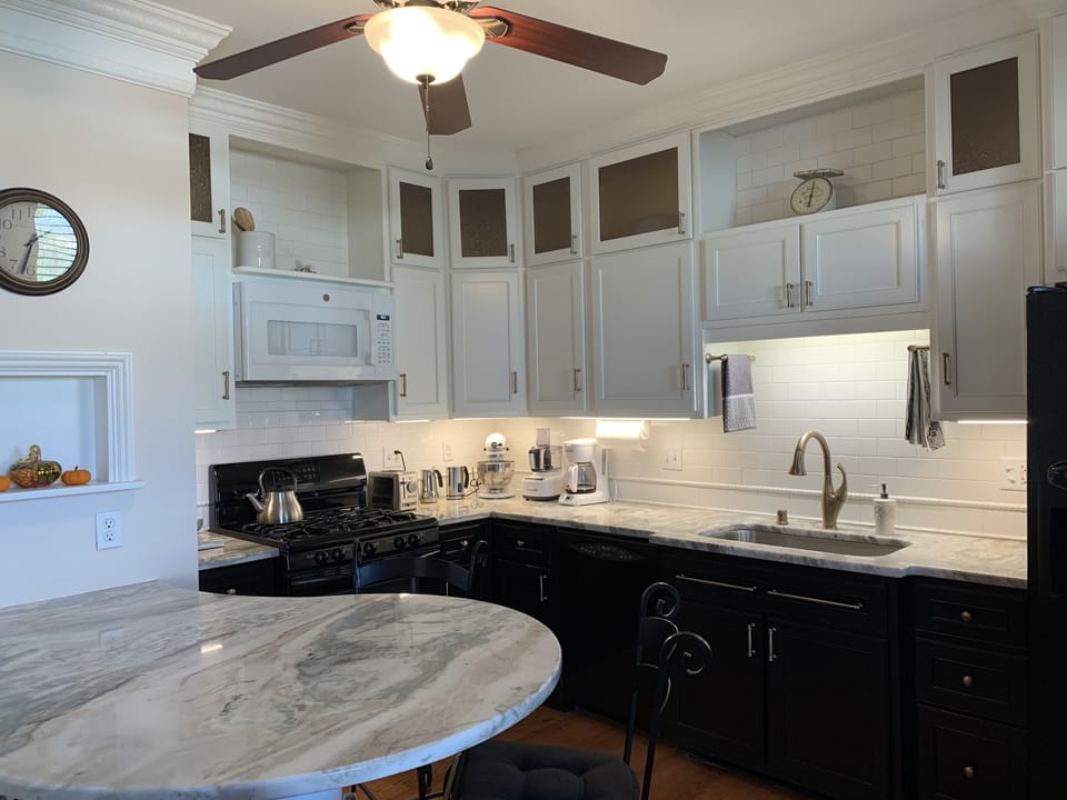 Gourmet eat-in kitchen!