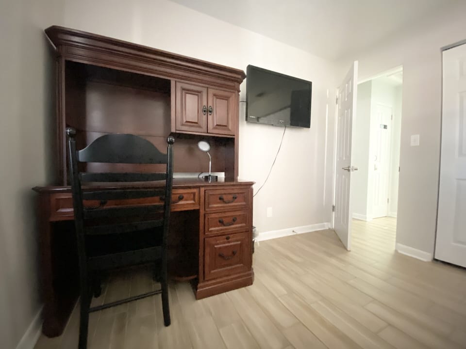 Bedroom - workplace 